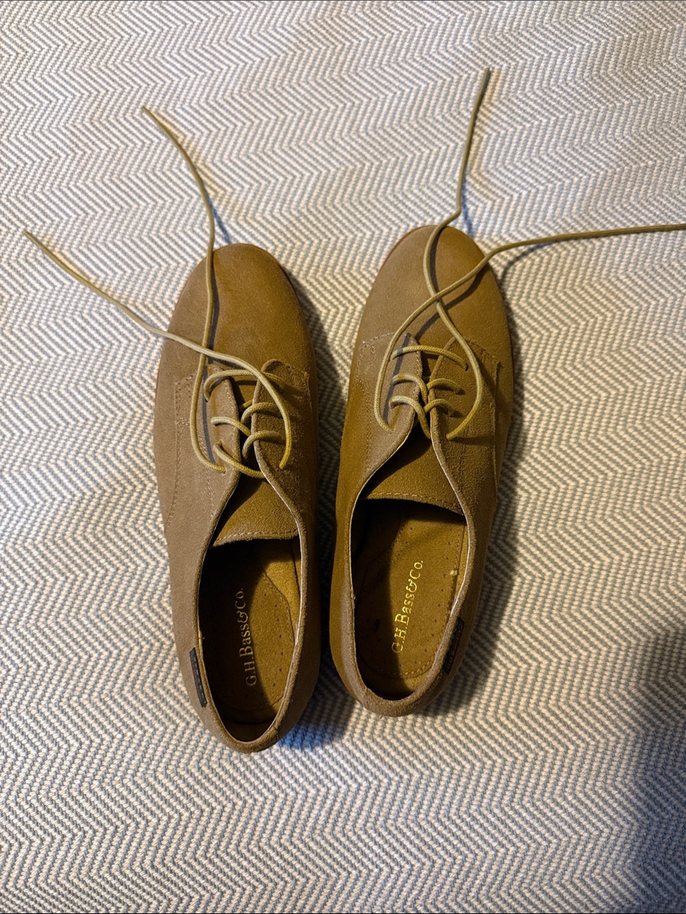 G.H. Bass & Co. Men's Tan Suede Chukka Boots